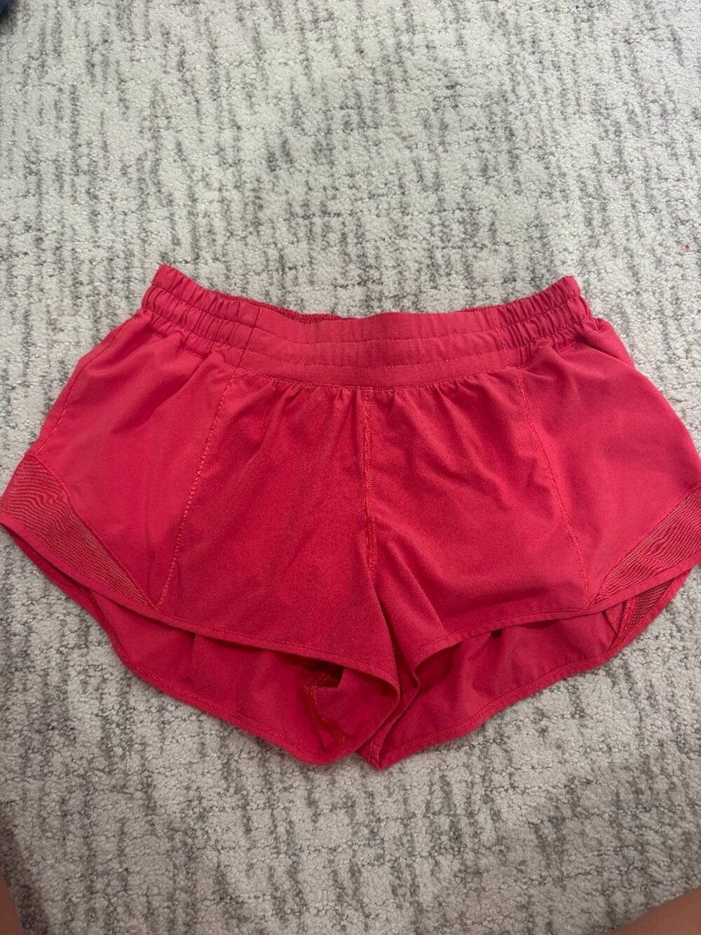 Lululemon hotty hot low-rise lined short 2.5 (lip gloss)
